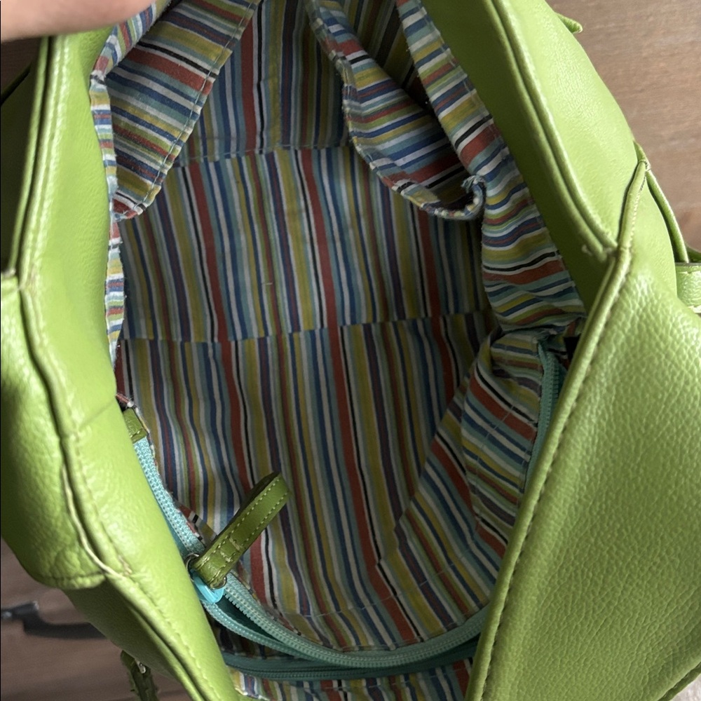 Dockers Vibrant Green Leather Shoulder Bag - Picture 12 of 15